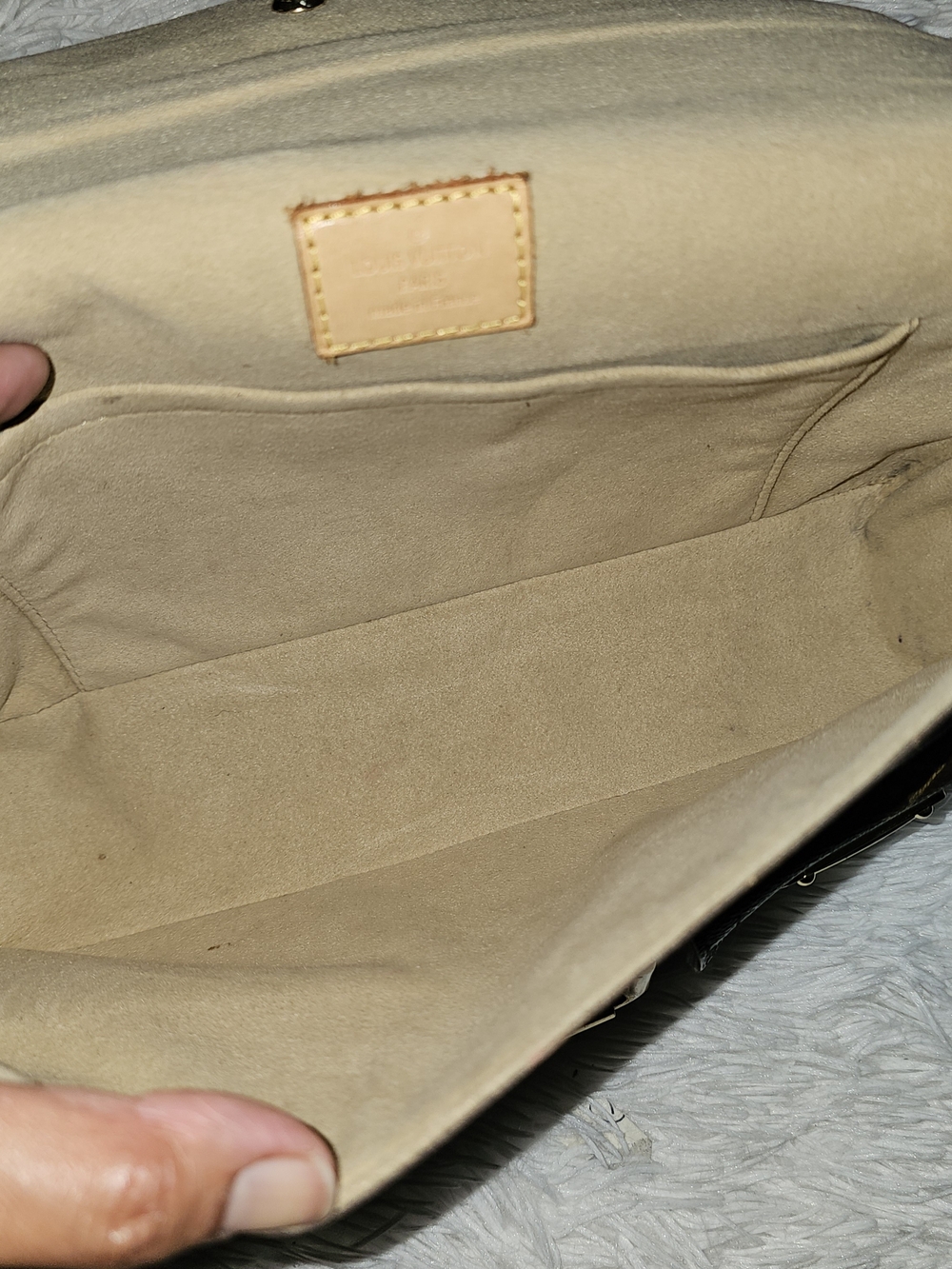 Louis Vuitton Hudson Monogram Canvas Shoulder Bag in Brown and Tan - Picture 14 of 16